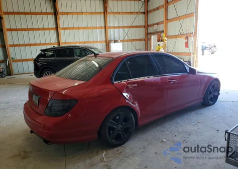 2010 Mercedes-Benz C 300 z USA, uszkodzony, nr VIN WDDGF5EB7AA399222